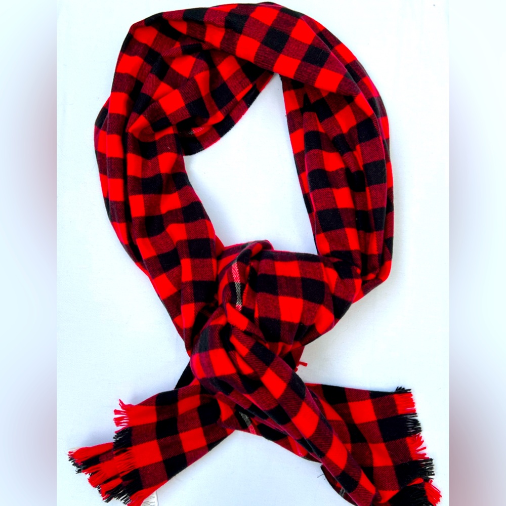 GAP scarf